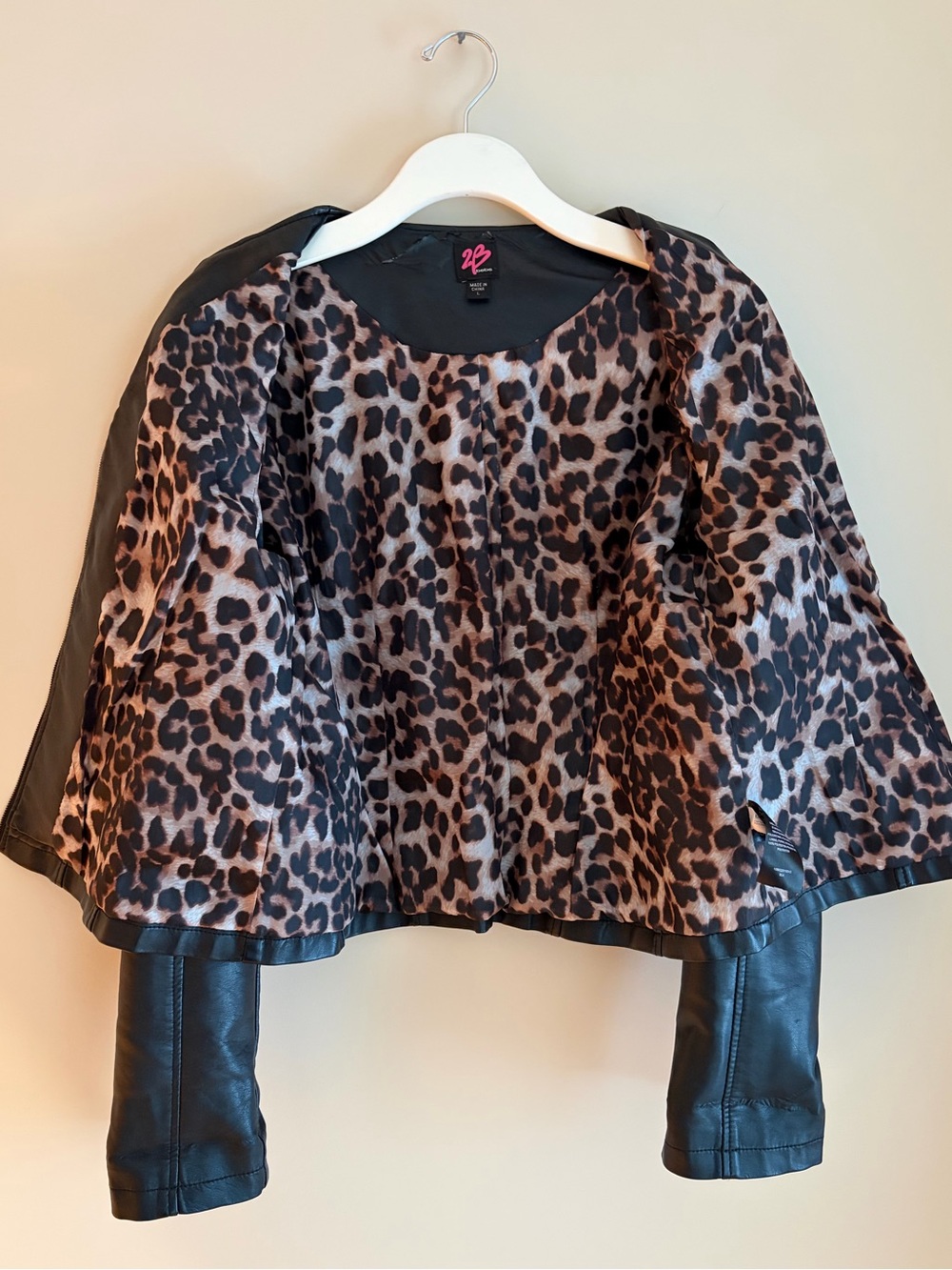 2B Bebe size L black faux leather jacket with studs - Picture 15 of 16